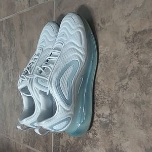 Size 9.5 Air max 720